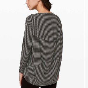 Lululemon Back In Action Long Sleeve Sz 6 EUC